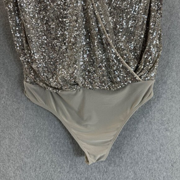 Express Womens Gold Silver Sequin Body Suit V-Neck Short Sleeve Date Size Medium - Picture 5 of 16